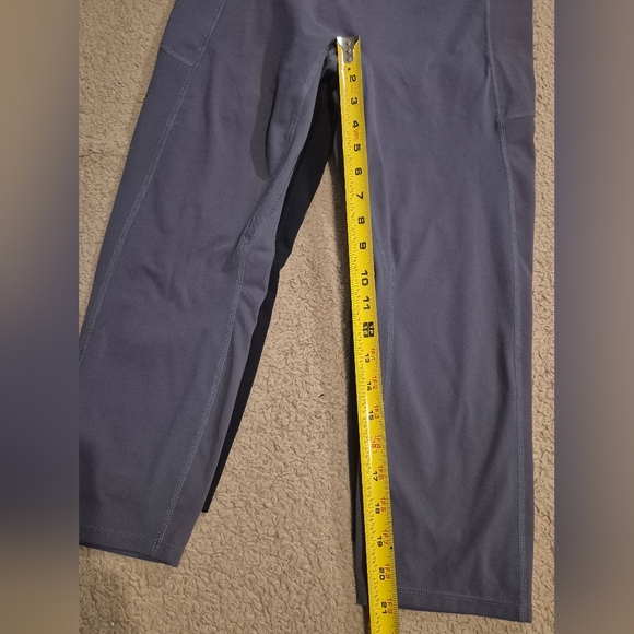 Women's Bundle of Athletic Cropped Highwaist Leggings L EUC - Picture 10 of 13